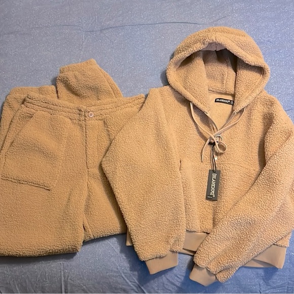 BLANK NYC Faux Sherpa Jogger Set - Picture 13 of 13